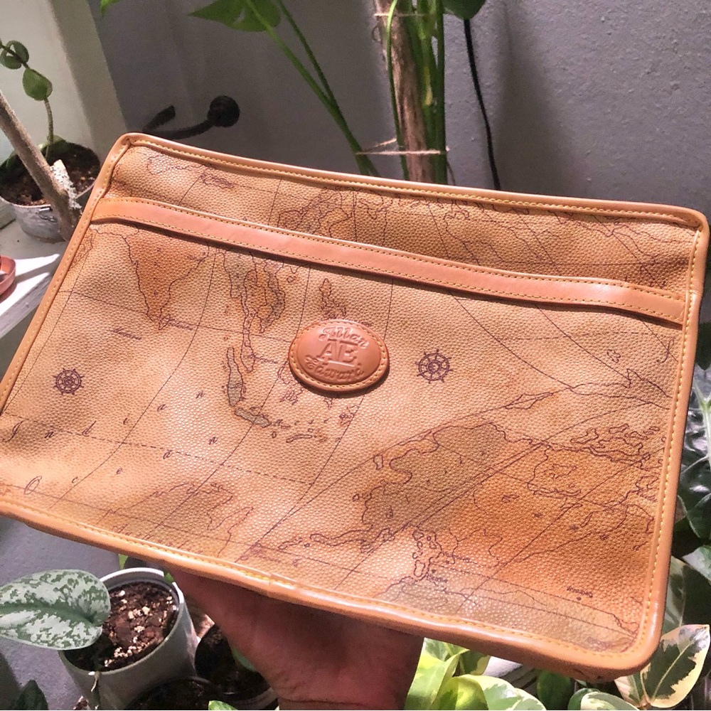 Allan Edward AE Vintage World Map Designed Genuine Leather Clutch Wristlet